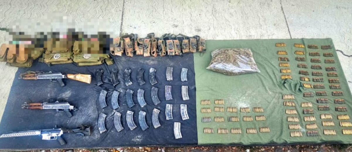 Detenidos tres hombres armados, aseguran droga y cartuchos en Apatzingán Detenidos tres hombres armados, aseguran droga y cartuchos en Apatzingán