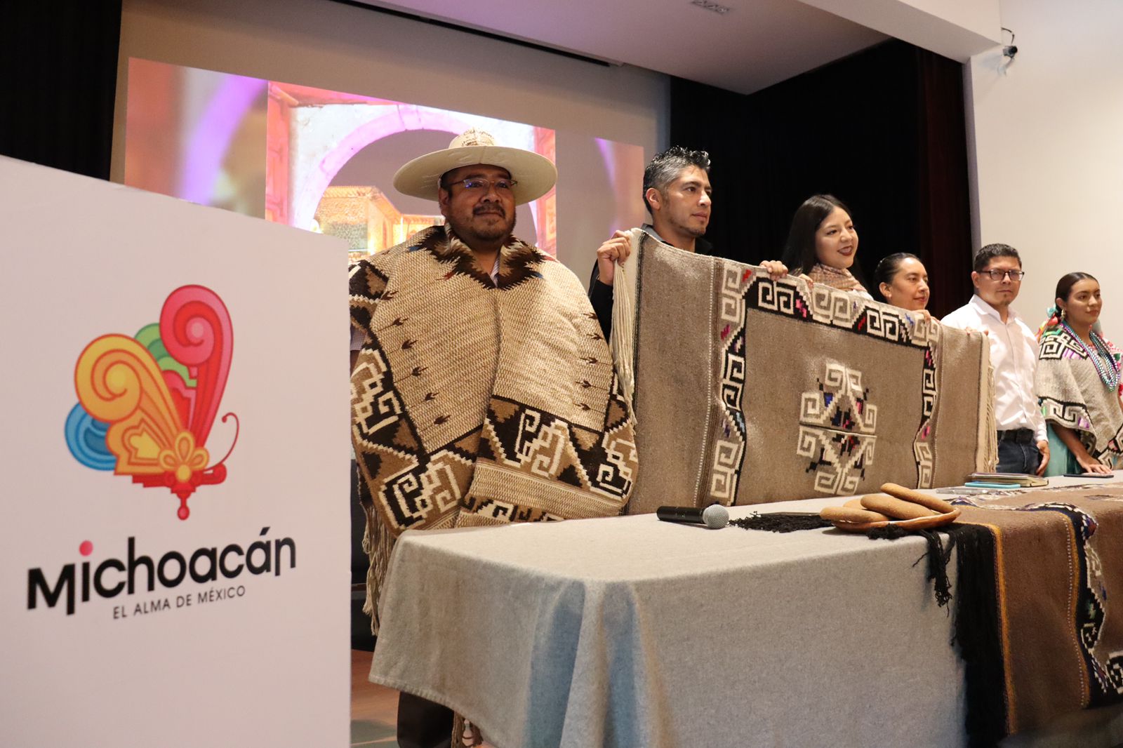 Charapan anuncia la edición 30 de la Feria del Gabán Charapan anuncia la edición 30 de la Feria del Gabán