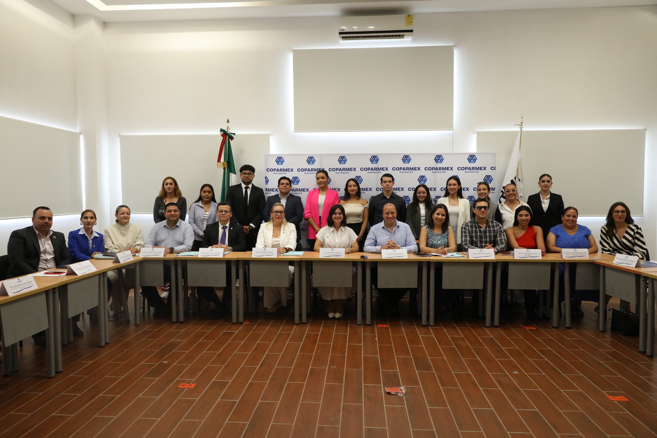 Universidades pactan acuerdo con COPARMEX para potenciar la vinculación entre estudiantes y el sector productivo Universidades pactan acuerdo con COPARMEX para potenciar la vinculación entre estudiantes y el sector productivo