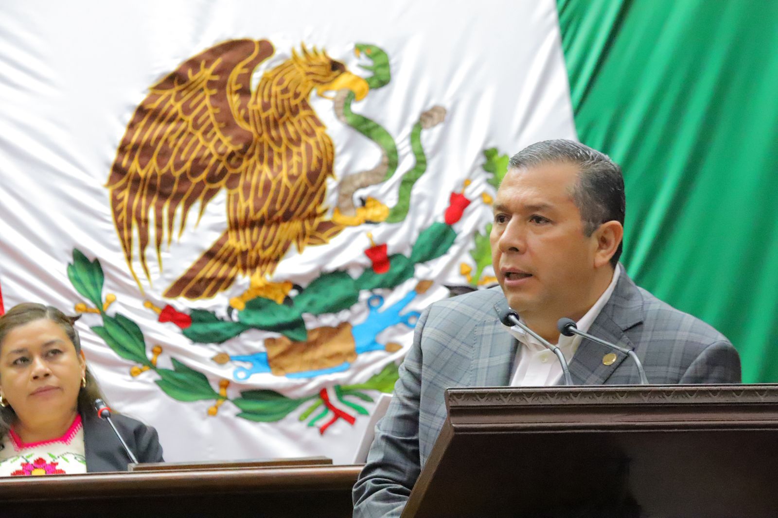 Con iniciativa de reforma, JC Barragán busca frenar la automedicación