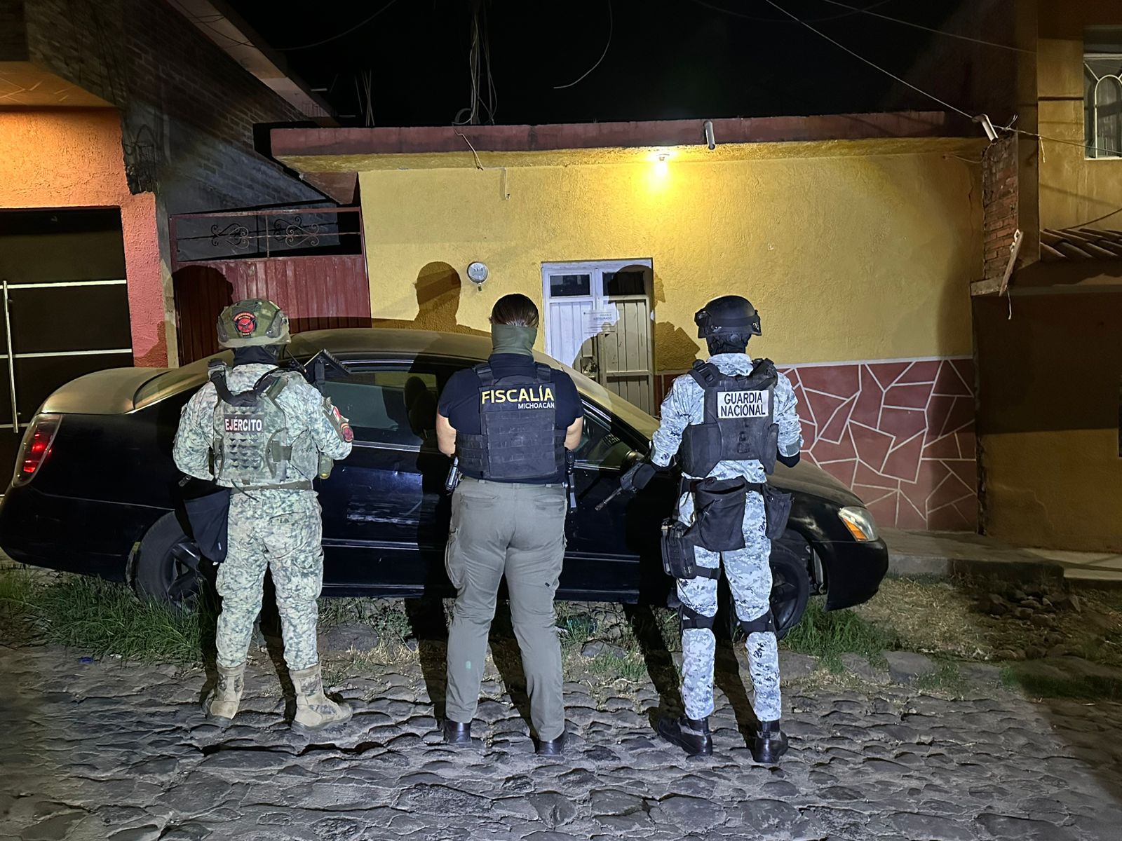 En cateo realizado en Pátzcuaro, FGE asegura 925 dosis de metanfetamina En cateo realizado en Pátzcuaro, FGE asegura 925 dosis de metanfetamina