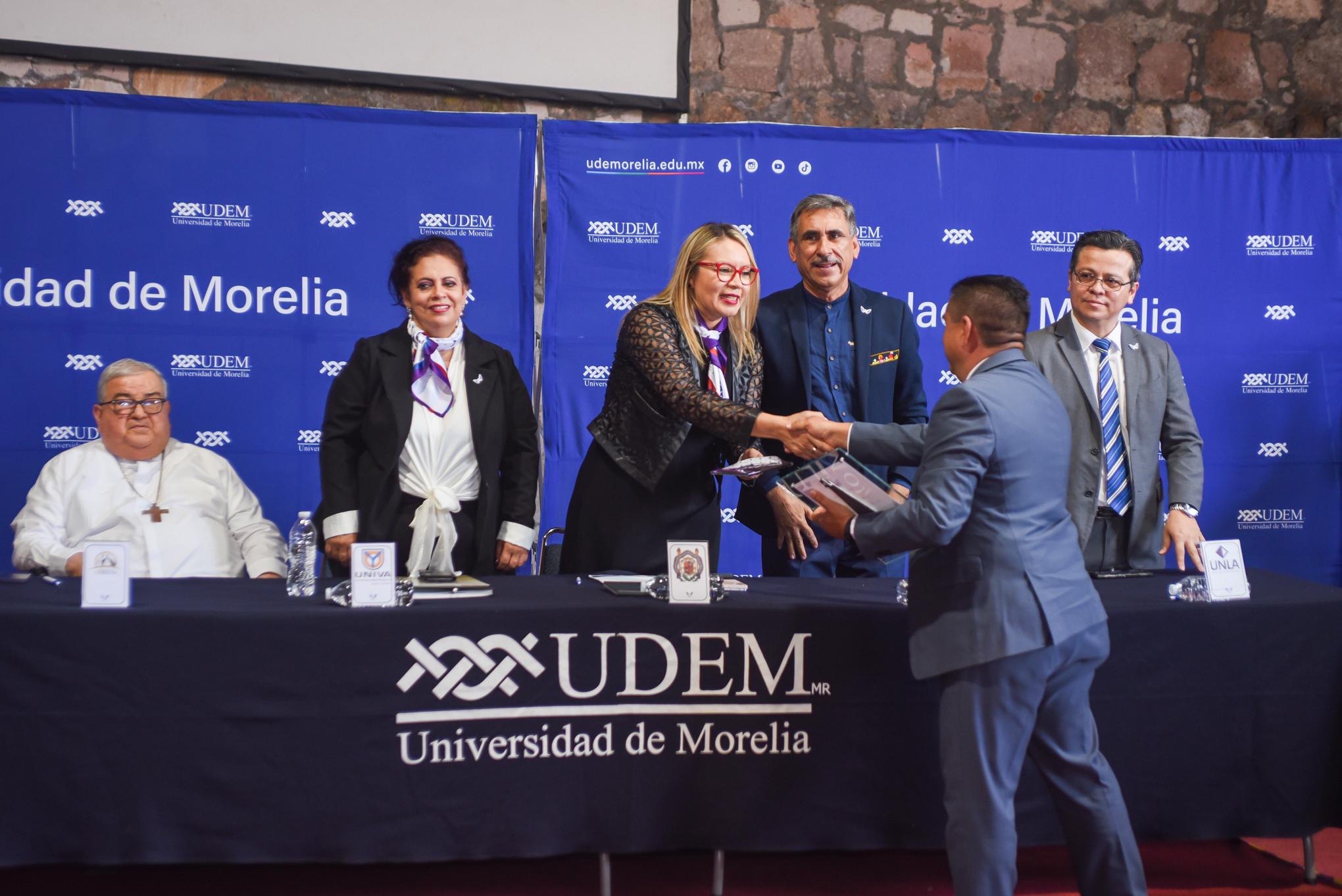 Red Juntos por Michoacán entrega a docentes el reconocimiento “Mérito a la Excelencia Educativa”