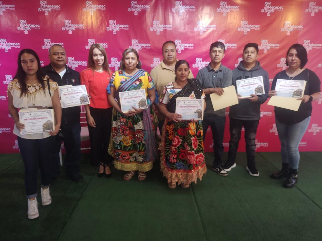 Artesanos michoacanos triunfan en concurso nacional de alfarería Artesanos michoacanos triunfan en concurso nacional de alfarería