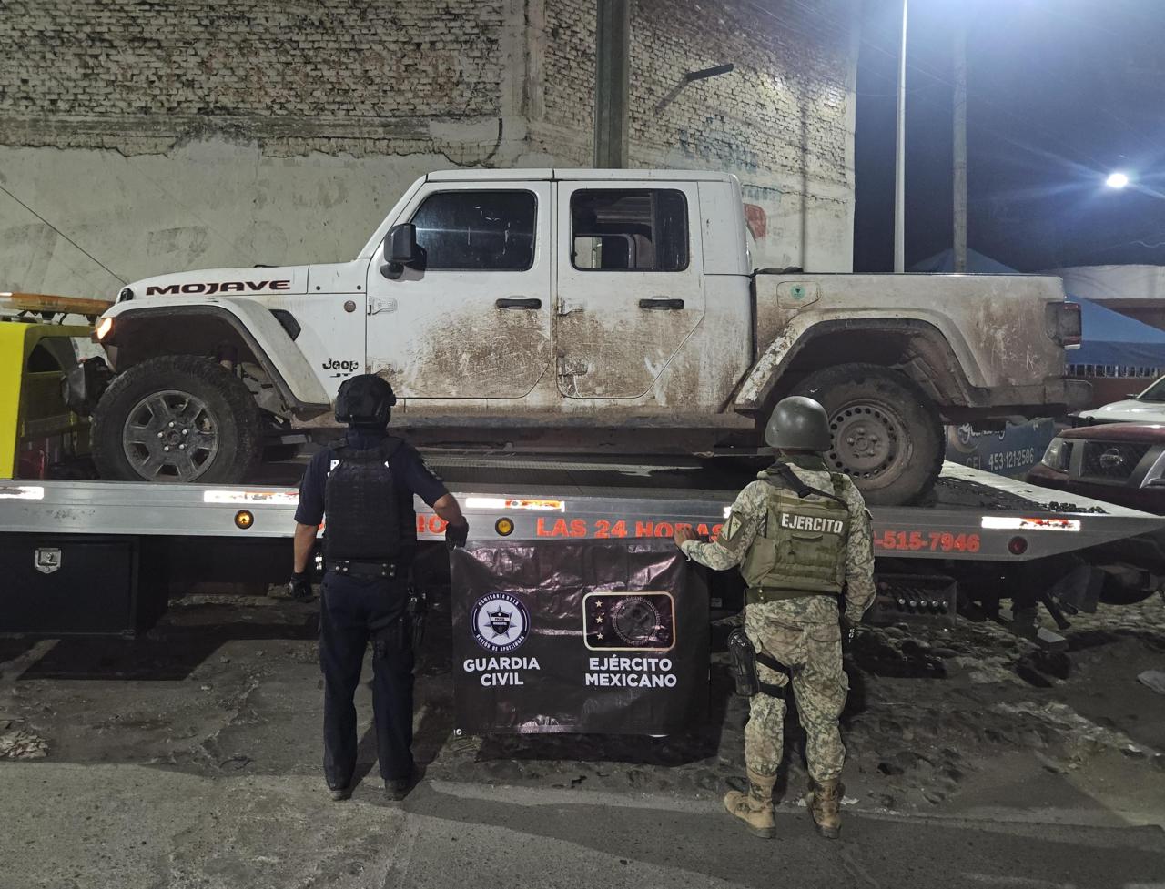 SSP y Defensa aseguran 6 vehículos en Apatzingán SSP y Defensa aseguran 6 vehículos en Apatzingán