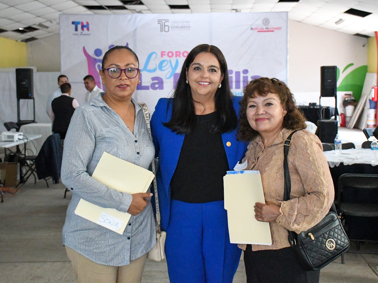Realiza diputada Tere Herrera primer foro para construir la Ley de la Familia Realiza diputada Tere Herrera primer foro para construir la Ley de la Familia