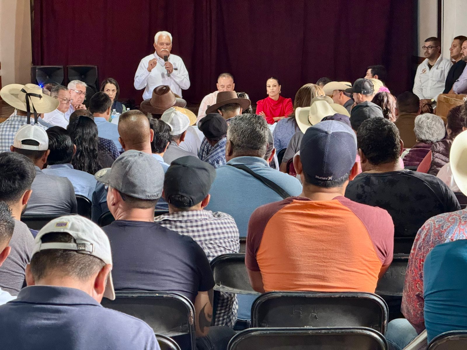 Gobierno de Michoacán afianza su apoyo a la industria mezcalera