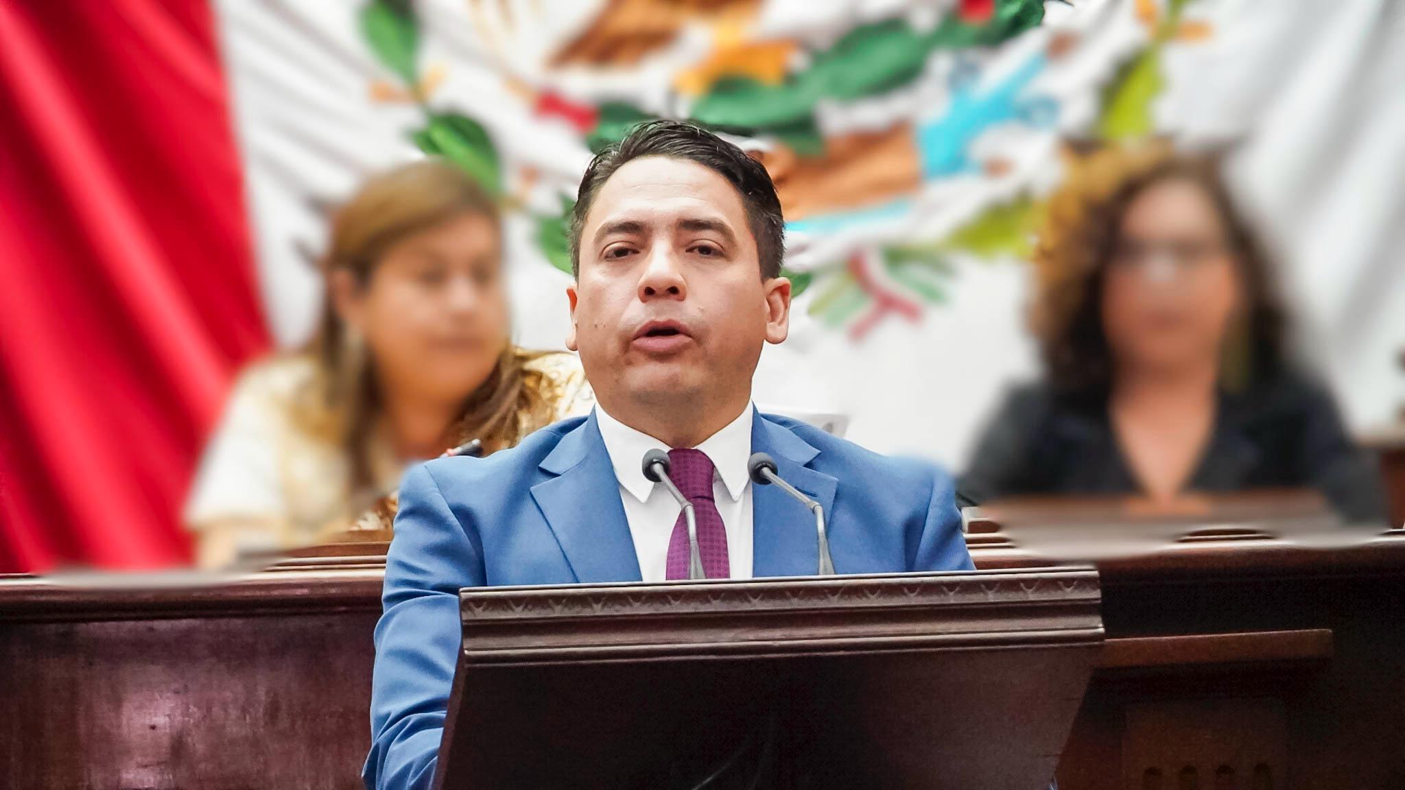 Diputado Iván Arévalo Vera presenta iniciativa para regular el derecho de vía, mejora del entorno y la seguridad vial en Michoacán Diputado Iván Arévalo Vera presenta iniciativa para regular el derecho de vía, mejora del entorno y la seguridad vial en Michoacán