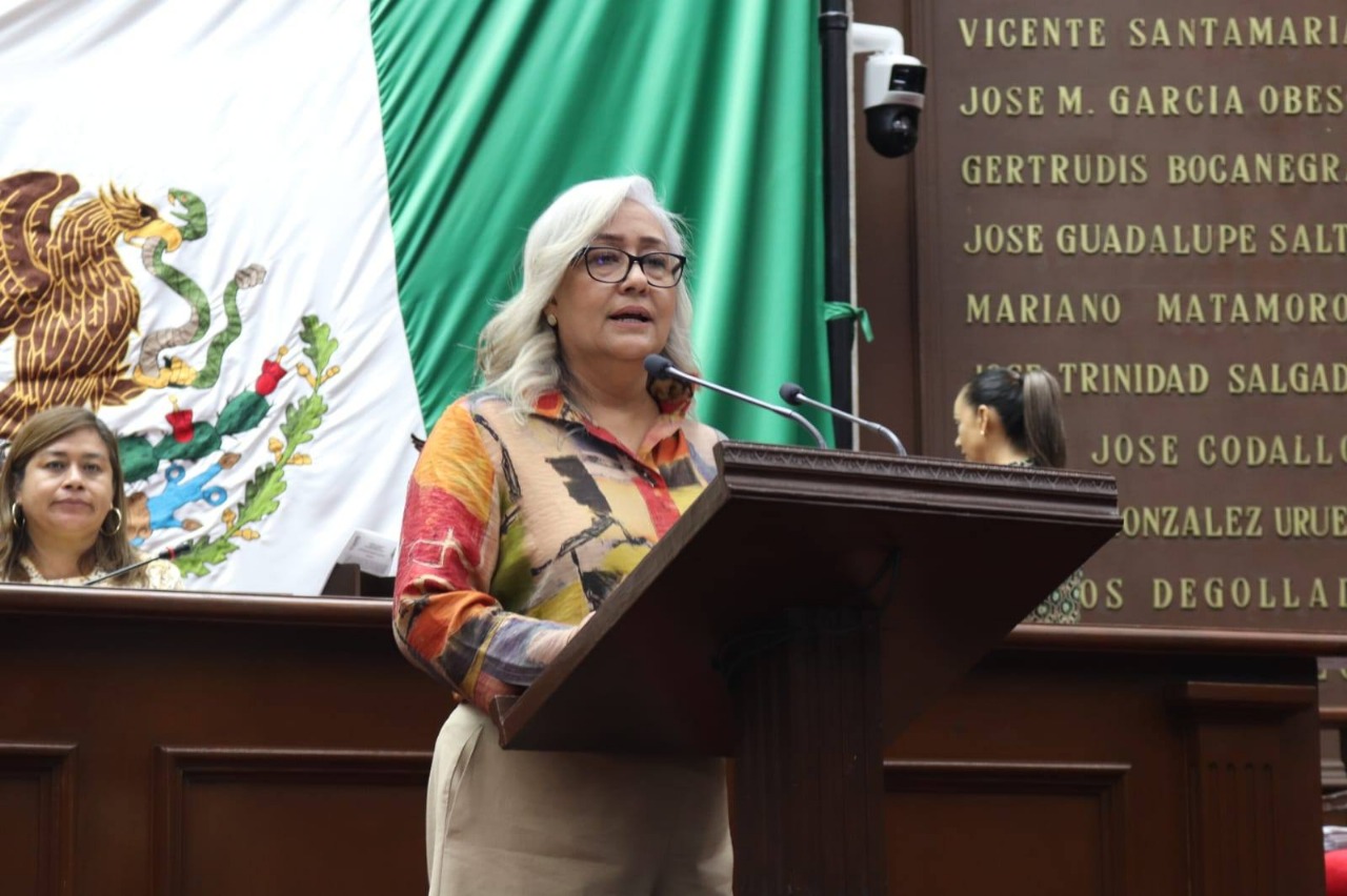 Diputada Emma Rivera impulsa iniciativa para elevar a rango constitucional el derecho a un medio ambiente sano en Michoacán Diputada Emma Rivera impulsa iniciativa para elevar a rango constitucional el derecho a un medio ambiente sano en Michoacán