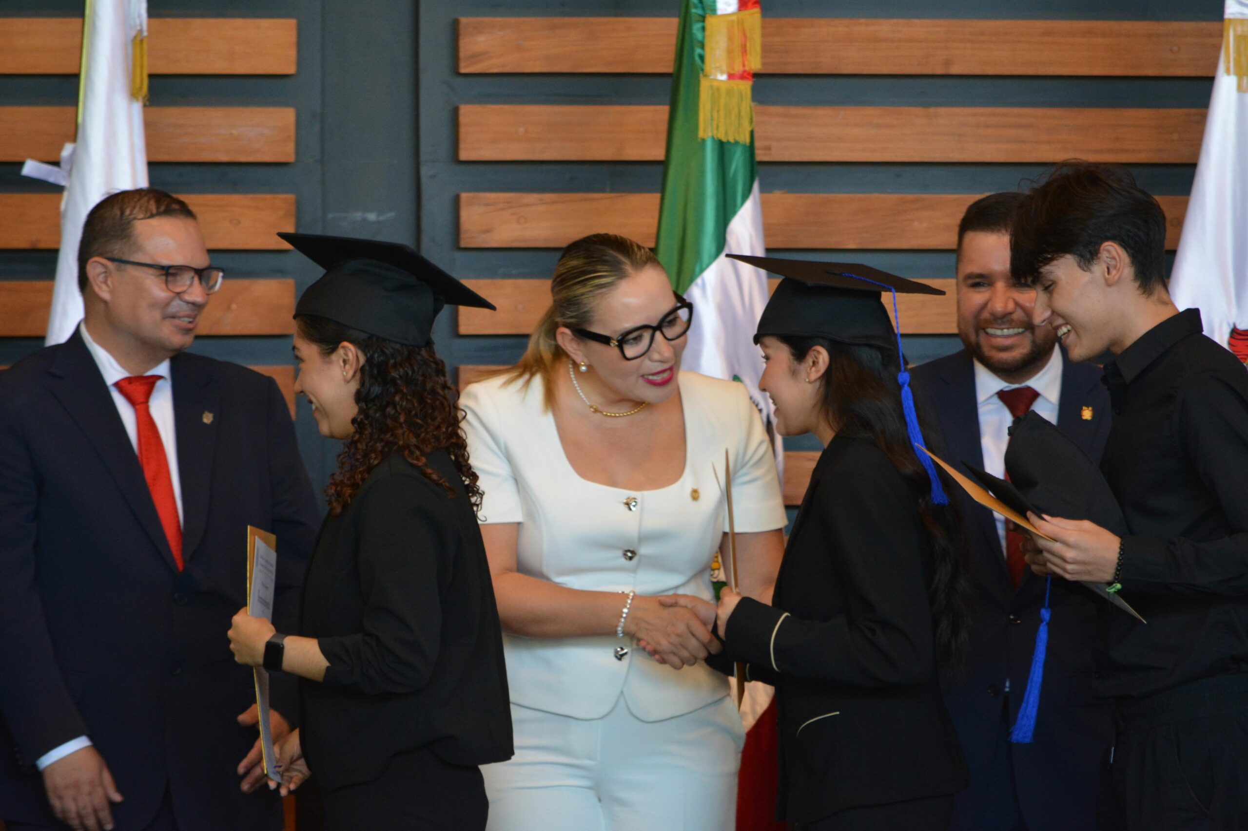 Yarabí Ávila llama a transformar el entorno, al entregar Pase por Excelencia; hito sin precedente en la UMSNH Yarabí Ávila llama a transformar el entorno, al entregar Pase por Excelencia; hito sin precedente en la UMSNH