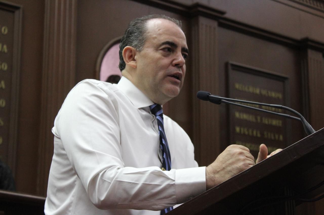 El diputado Baltazar Gaona propone castigar el uso de drones con fines criminales en Michoacán