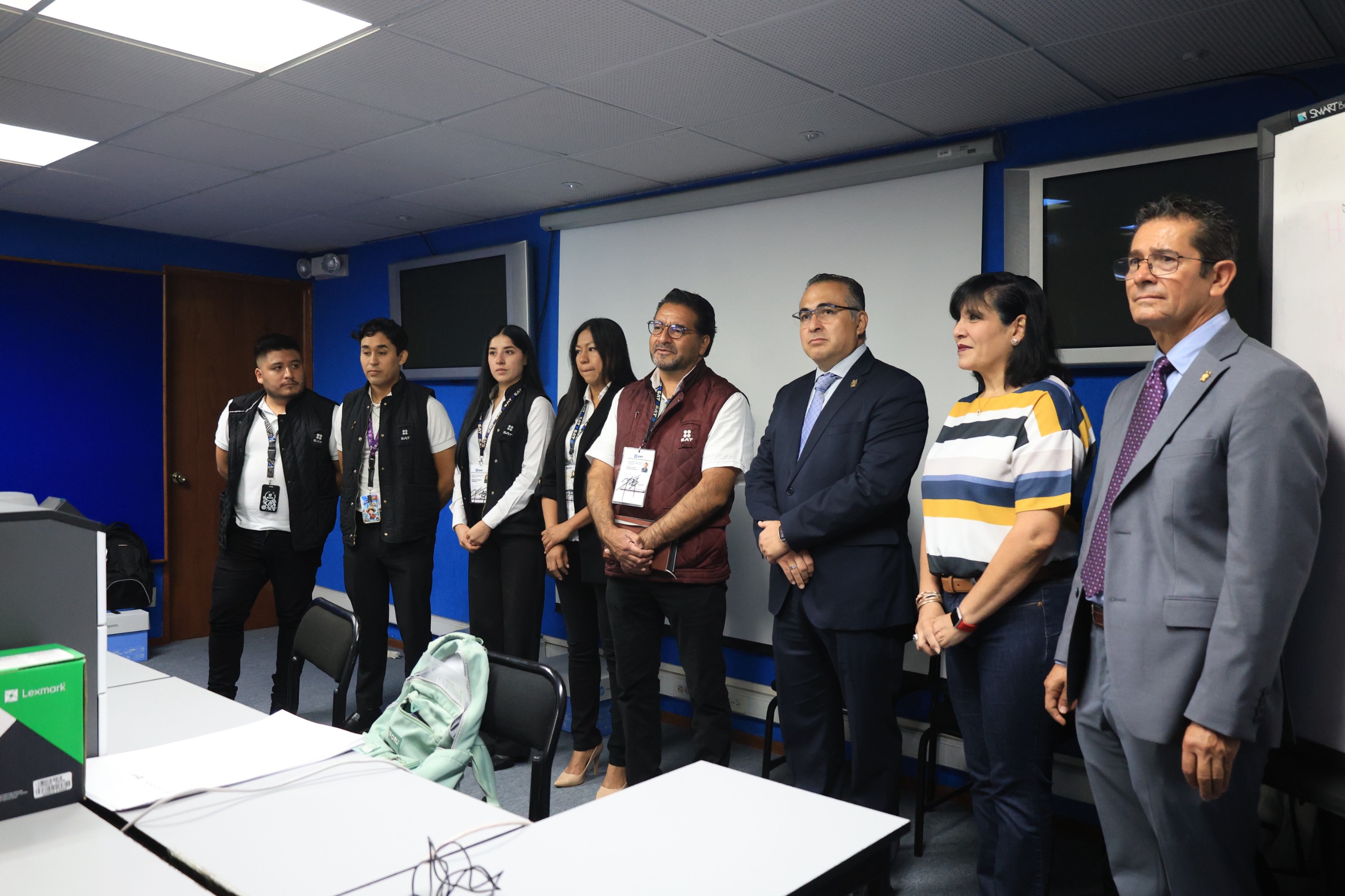 UMSNH facilita trámites a la comunidad nicolaita; instalan oficina móvil del SAT UMSNH facilita trámites a la comunidad nicolaita; instalan oficina móvil del SAT