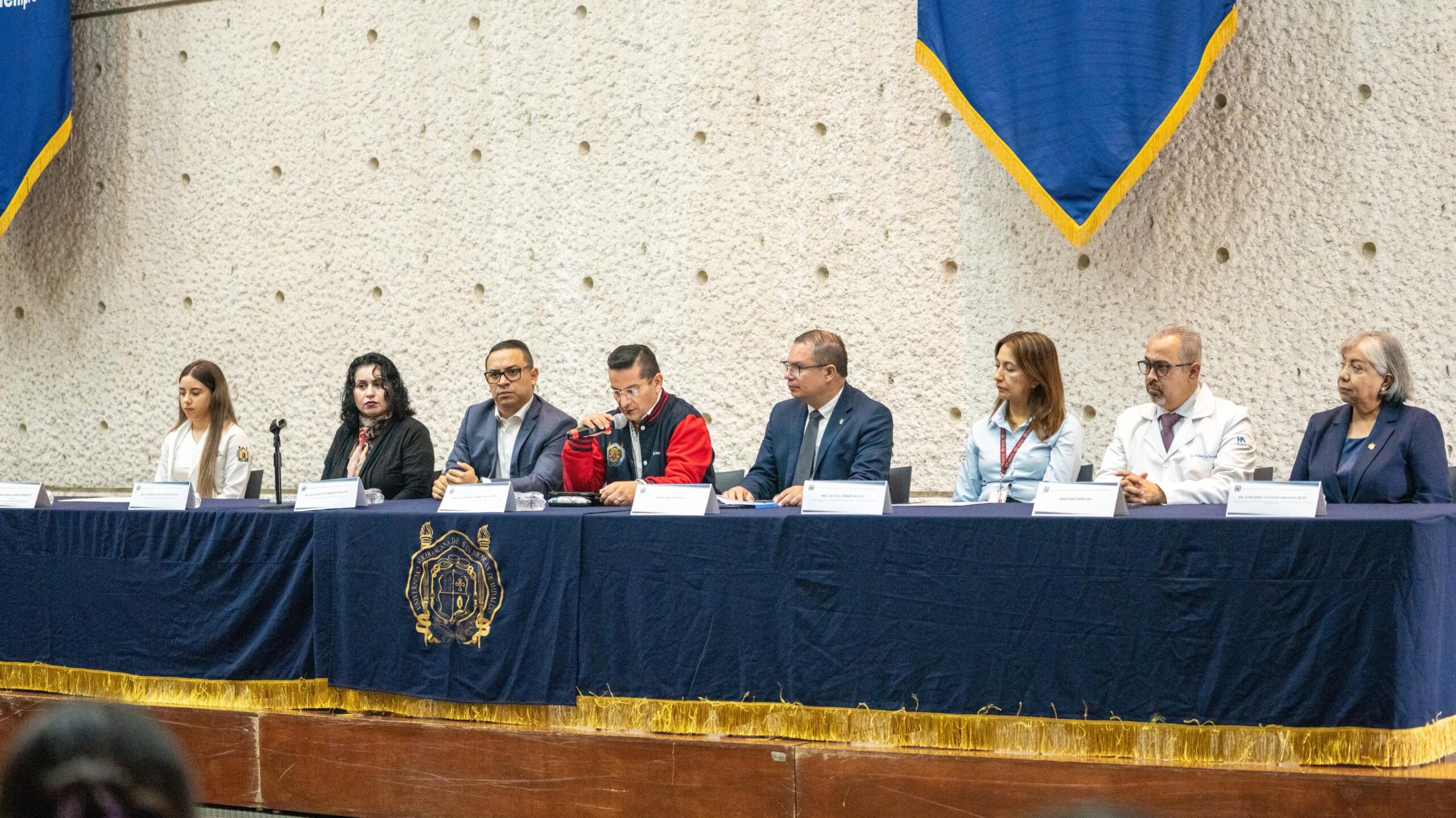 Lleven el humanismo a las clínicas y hospitales, señala secretario académico ante estudiantes de pregrado Lleven el humanismo a las clínicas y hospitales, señala secretario académico ante estudiantes de pregrado