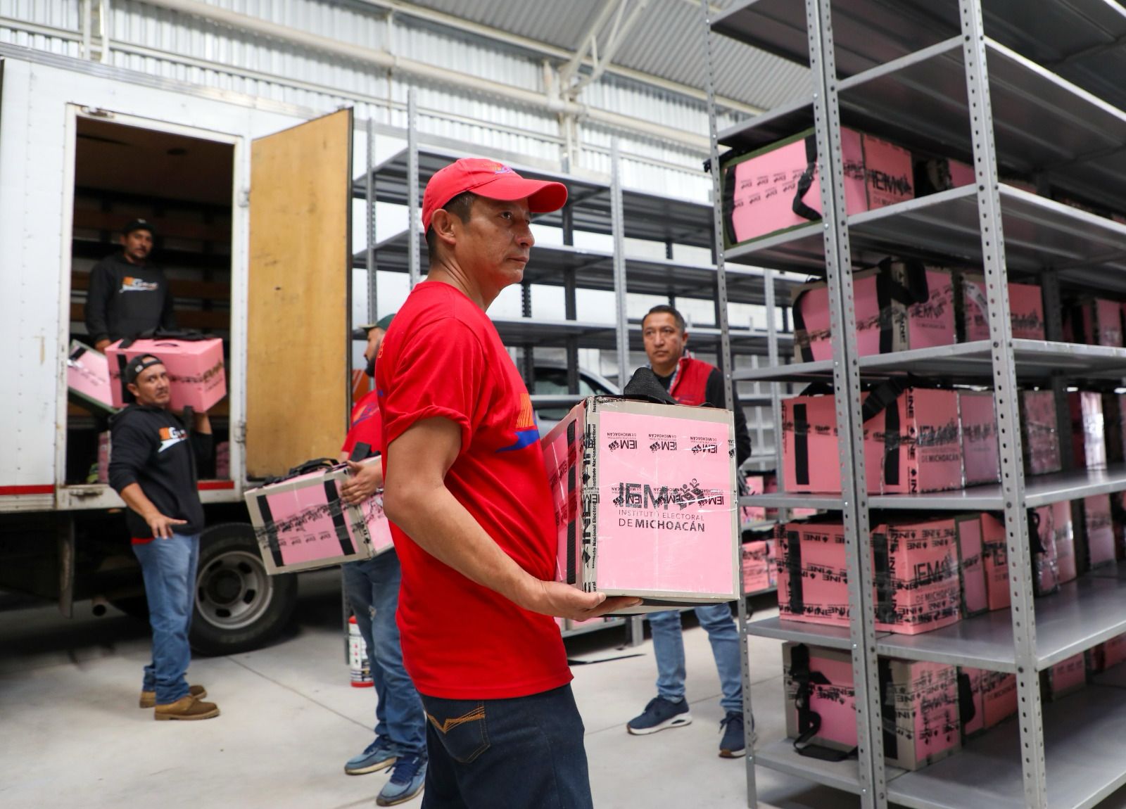 Arriban 6,447 paquetes electorales a la bodega central del IEM Arriban 6,447 paquetes electorales a la bodega central del IEM