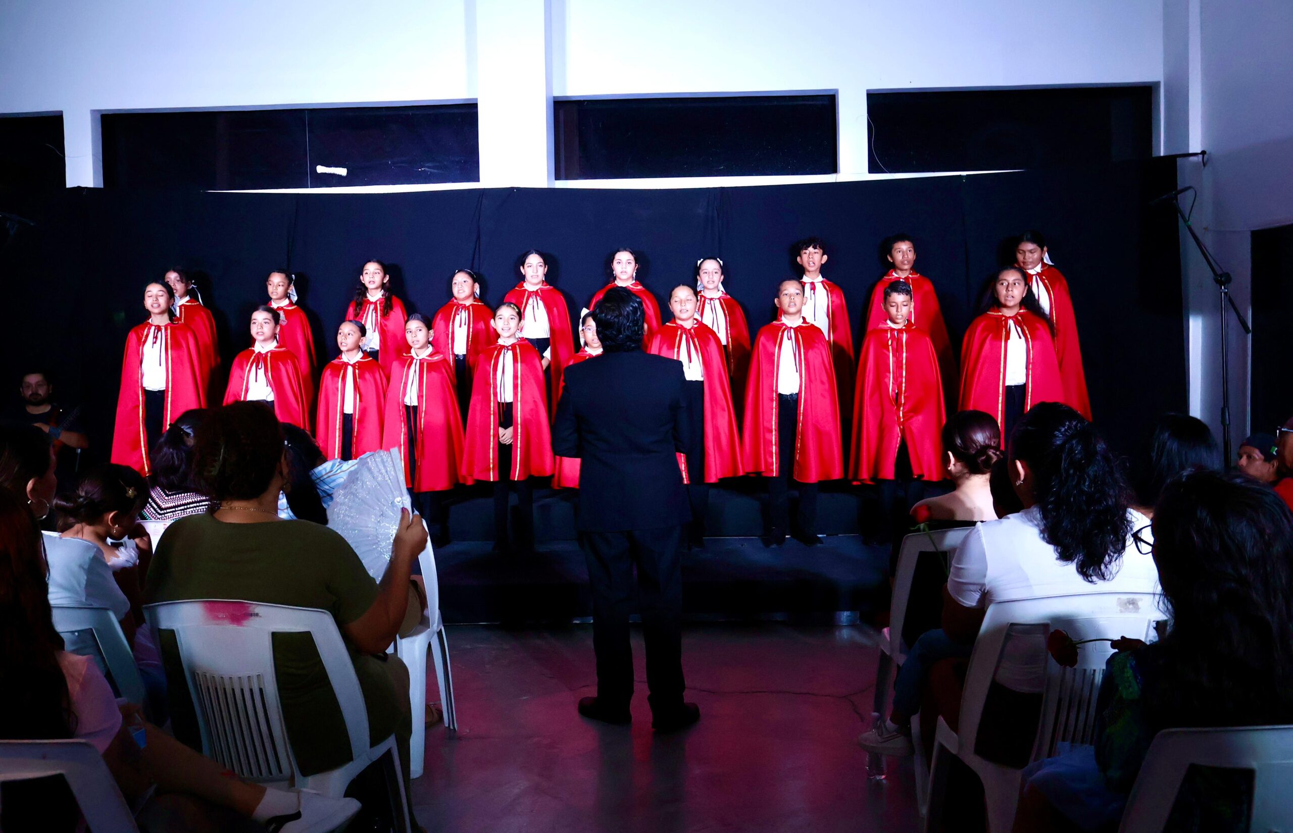 Niños Cantores deleitan con presentación en el MUCAH Niños Cantores deleitan con presentación en el MUCAH