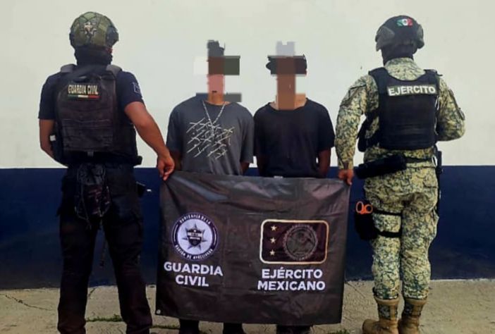 Detenidos tres hombres con armas largas en Apatzingán: SSP Detenidos tres hombres con armas largas en Apatzingán: SSP