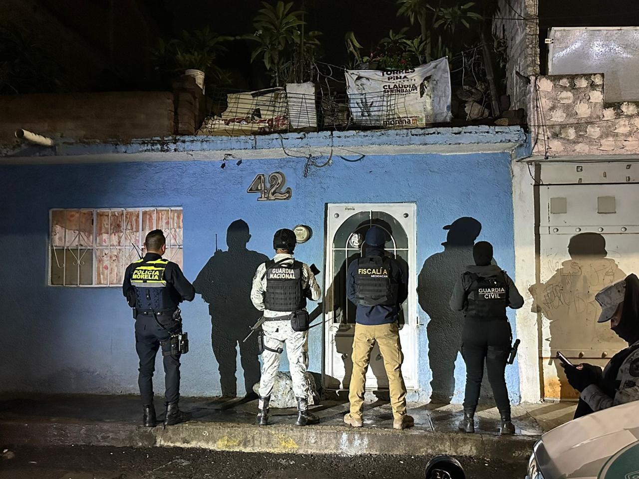 FGE asegura más de 3 mil 700 dosis de narcóticos y detiene a tres personas durante cateos realizados en Morelia FGE asegura más de 3 mil 700 dosis de narcóticos y detiene a tres personas durante cateos realizados en Morelia