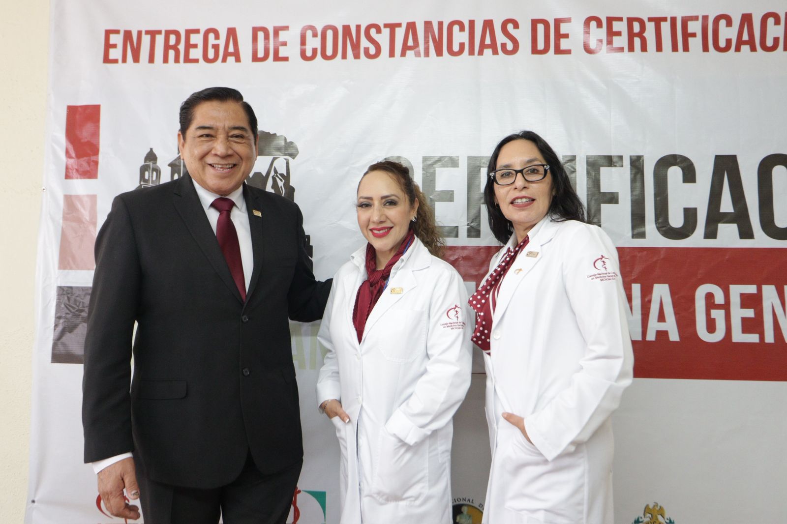 Más médicas y médicos se certifican en Michoacán Más médicas y médicos se certifican en Michoacán