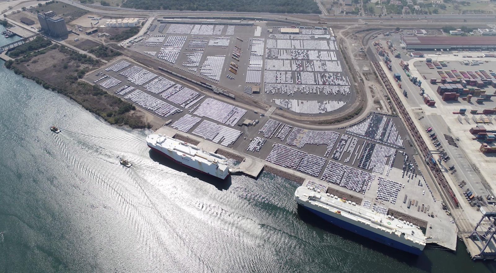 Inversión histórica en Puerto Lázaro Cárdenas detona desarrollo industrial: Sedeco Inversión histórica en Puerto Lázaro Cárdenas detona desarrollo industrial: Sedeco