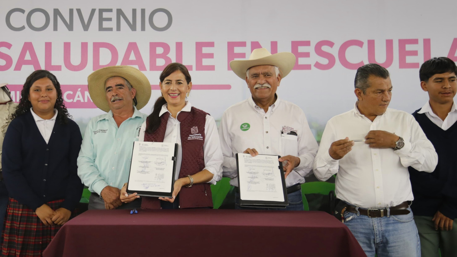 Con cultivos escolares, 280 escuelas se unen a campaña “Vida Saludable”: Gabriela Molina Con cultivos escolares, 280 escuelas se unen a campaña “Vida Saludable”: Gabriela Molina