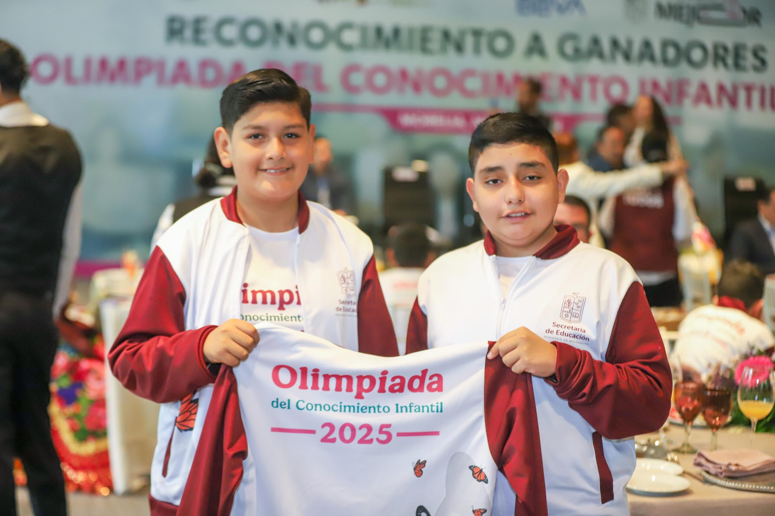 Reconocen a estudiantes ganadores de  Olimpiada del Conocimiento