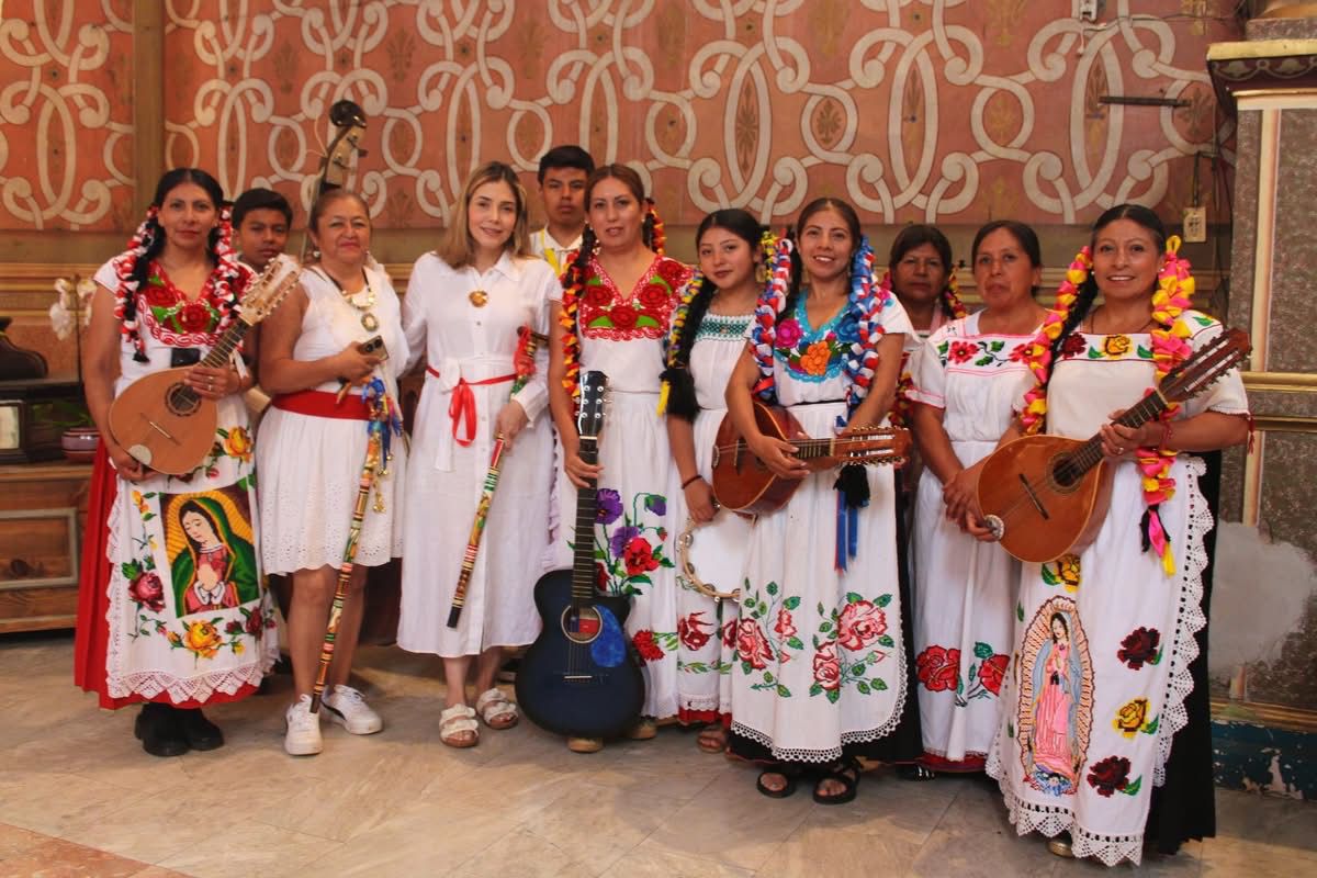 Diputada Brissa Arroyo recibe Bastón de Mando de los Pueblos Originarios