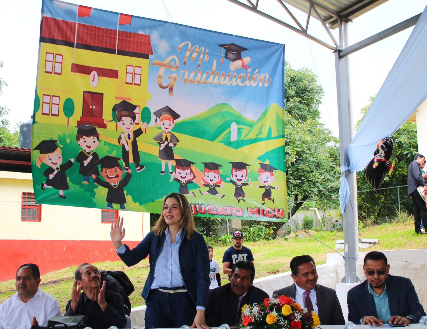 Se reafirma Brissa Arroyo como aliada de la educación