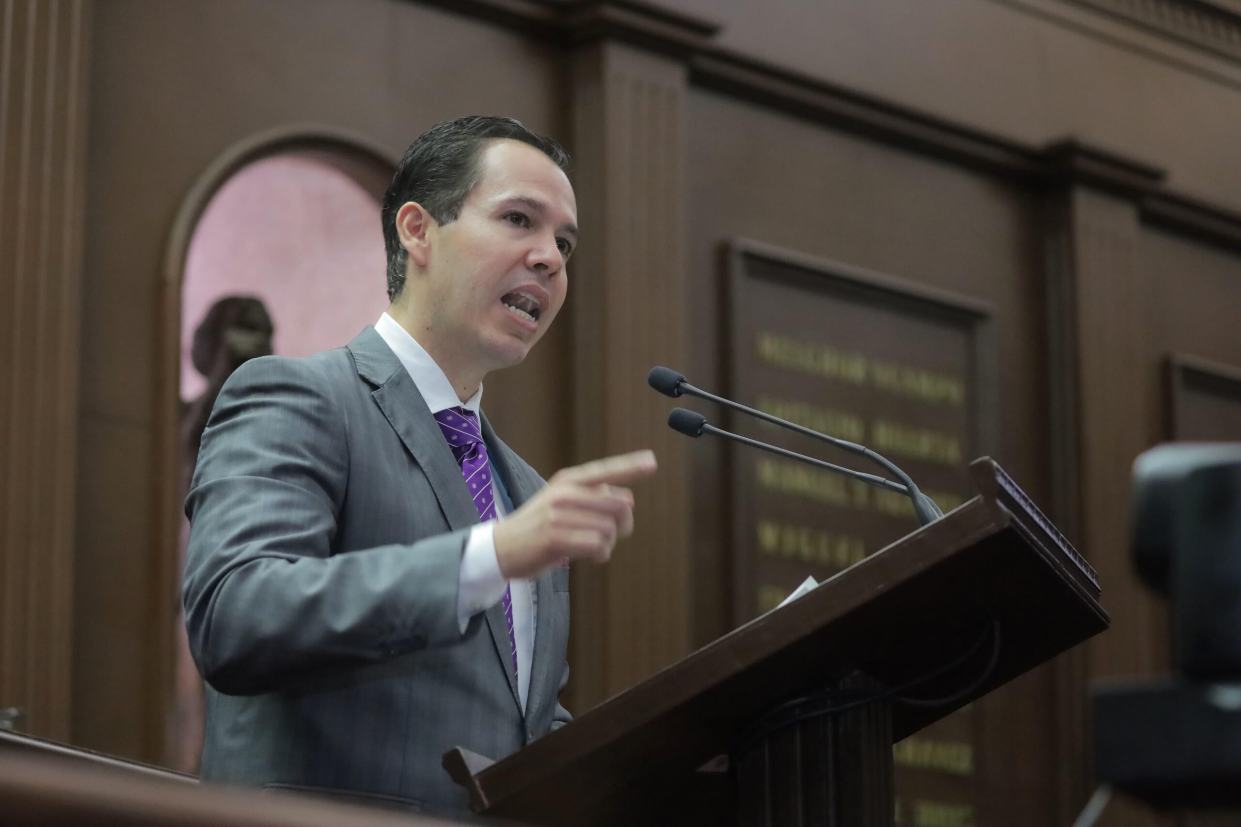 Presenta Alfredo Anaya iniciativa para garantizar transparencia y eficiencia en el gasto municipal