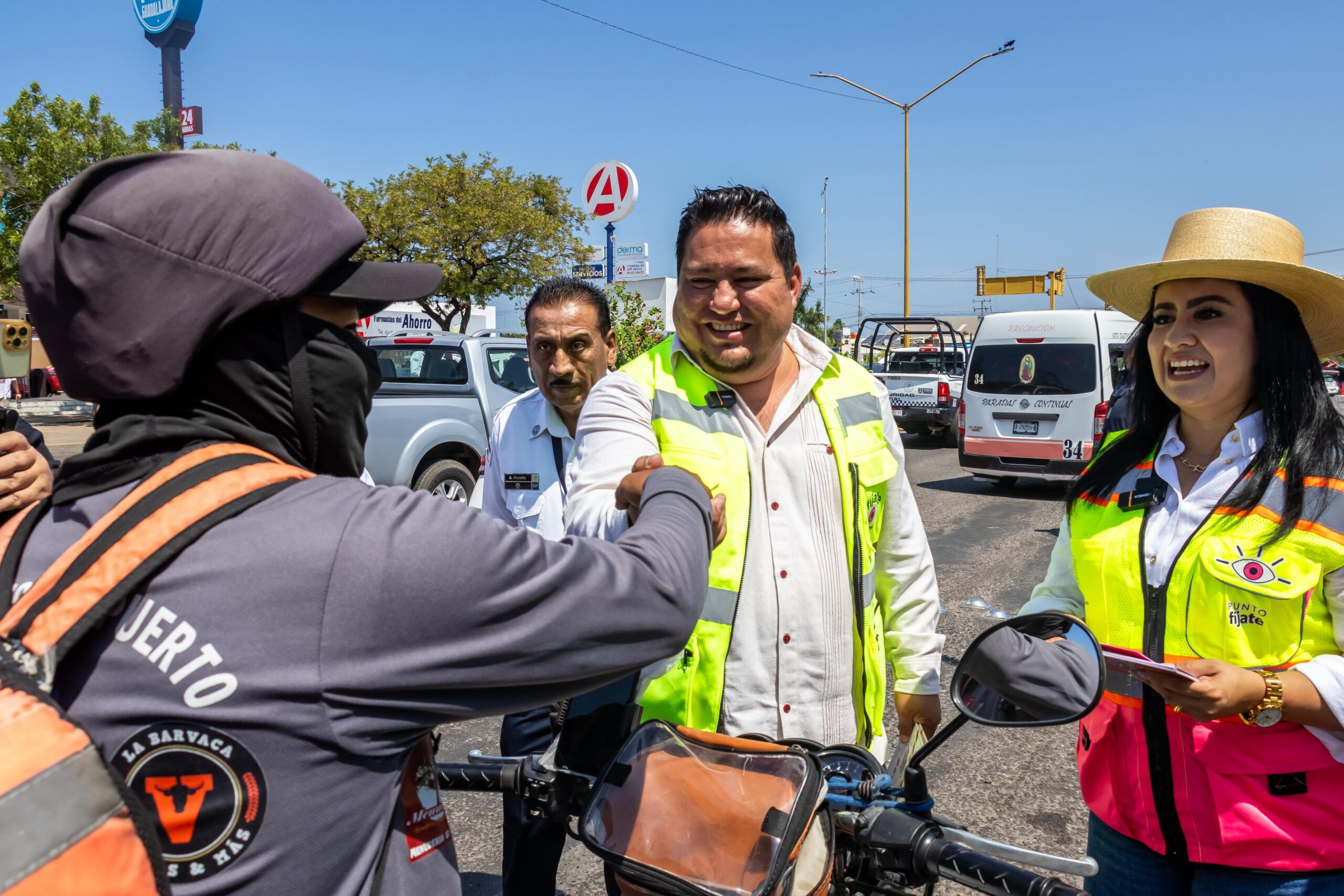 Gobierno Municipal firma convenio de campaña “Fíjate Pues” Gobierno Municipal firma convenio de campaña “Fíjate Pues”