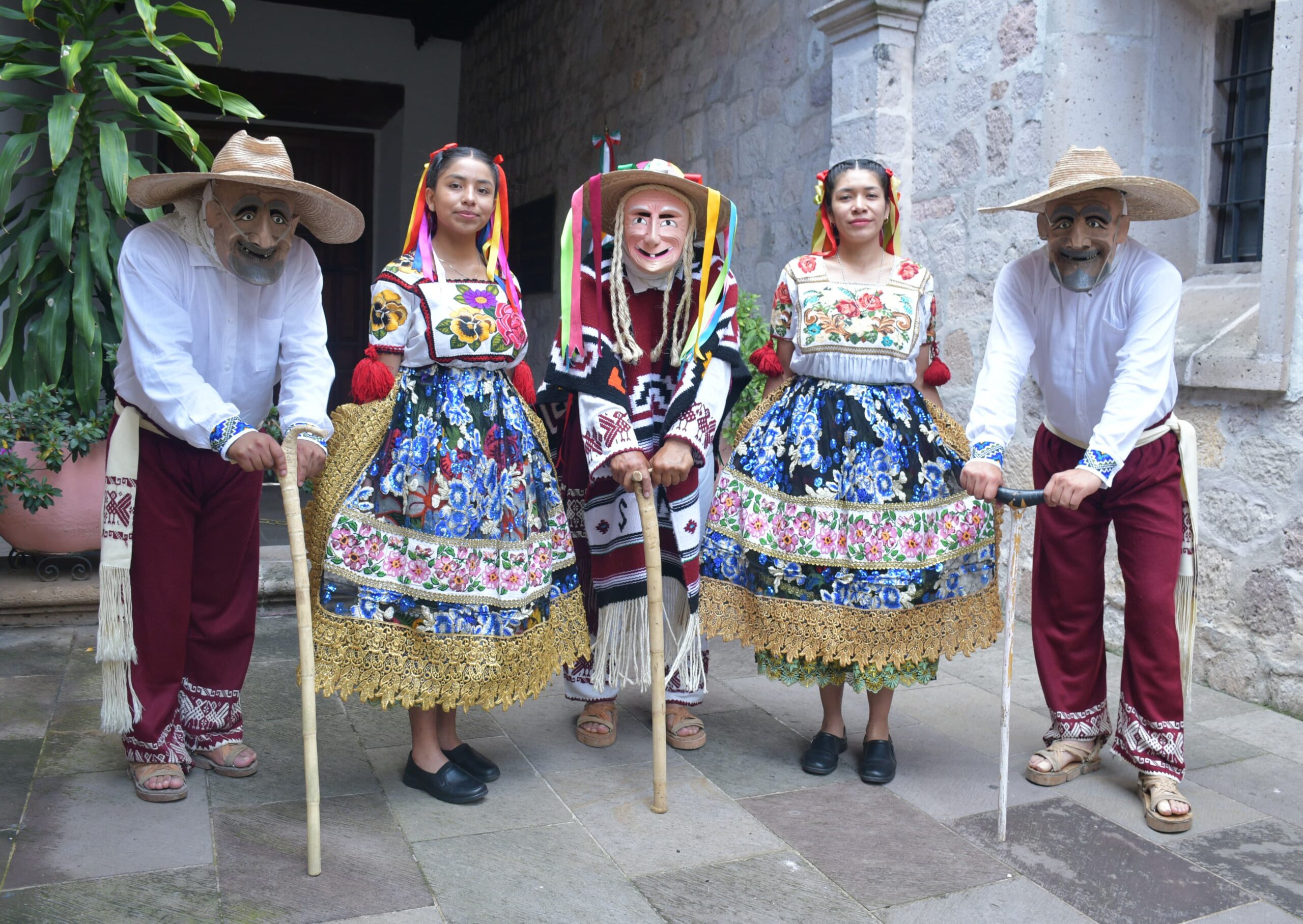 Santa Ana Zirosto se viste de fiesta para su festival de danzas tradicionales: Secum Santa Ana Zirosto se viste de fiesta para su festival de danzas tradicionales: Secum