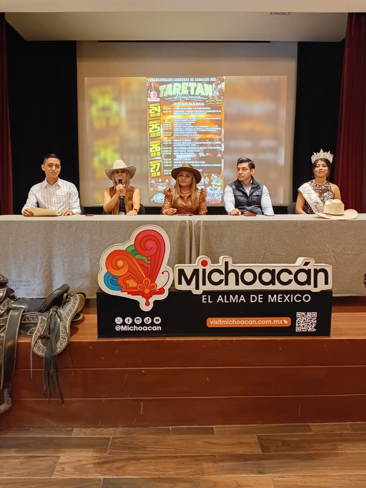 Taretan se viste de fiesta con sus tradicionales carreras de caballos: Sectur Taretan se viste de fiesta con sus tradicionales carreras de caballos: Sectur