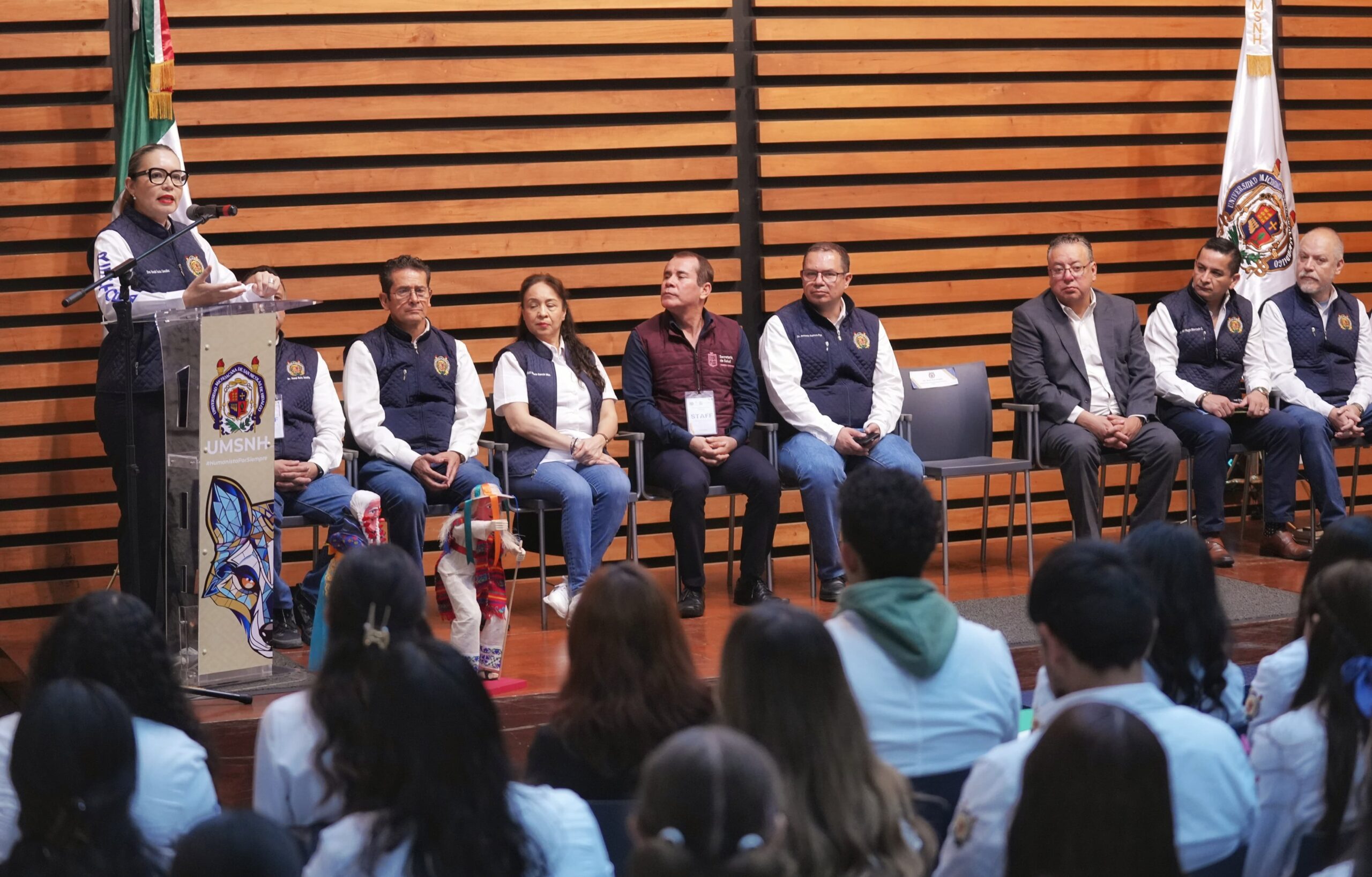 Yarabí Ávila reconoce a estudiantes que realizarán su servicio social en las comunidades que más lo necesitan Yarabí Ávila reconoce a estudiantes que realizarán su servicio social en las comunidades que más lo necesitan
