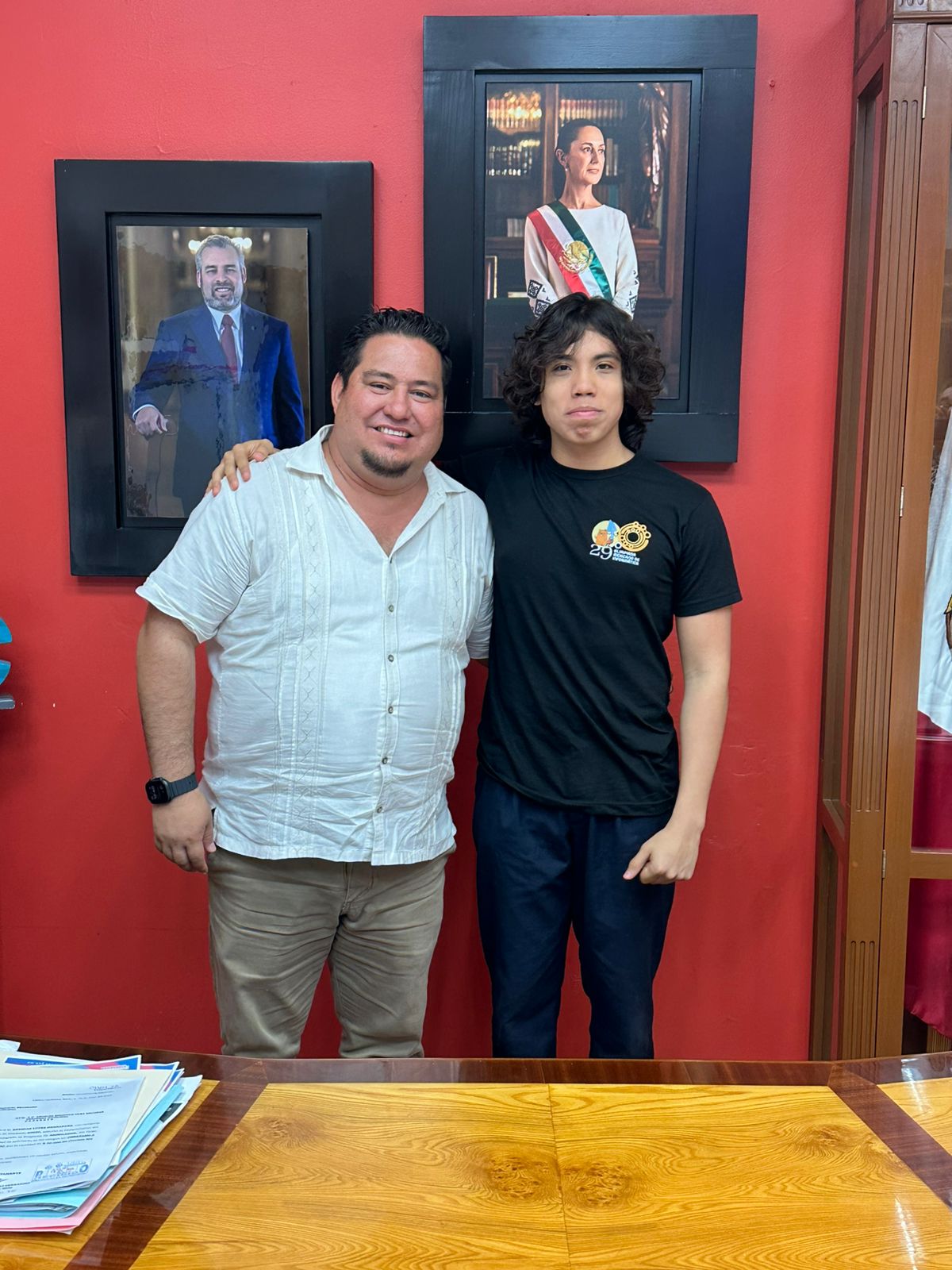 Reconoce alcalde de Lázaro Cárdenas Manuel Esquivel a José Andrés Lemus Velázquez, joven talento Reconoce alcalde de Lázaro Cárdenas Manuel Esquivel a José Andrés Lemus Velázquez, joven talento
