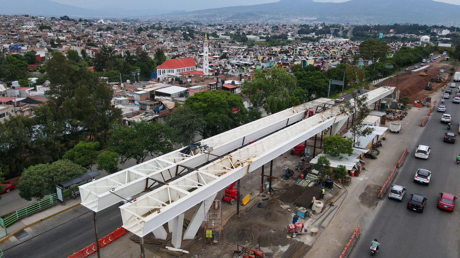 Gobierno de Michoacán compensa obras viales con casi 7 mil árboles