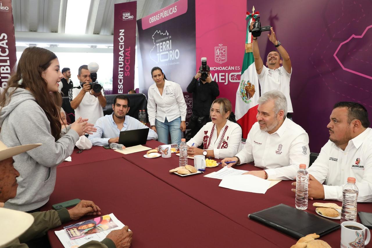 ARB atiende en audiencia pública a familias de Lagunillas ARB atiende en audiencia pública a familias de Lagunillas