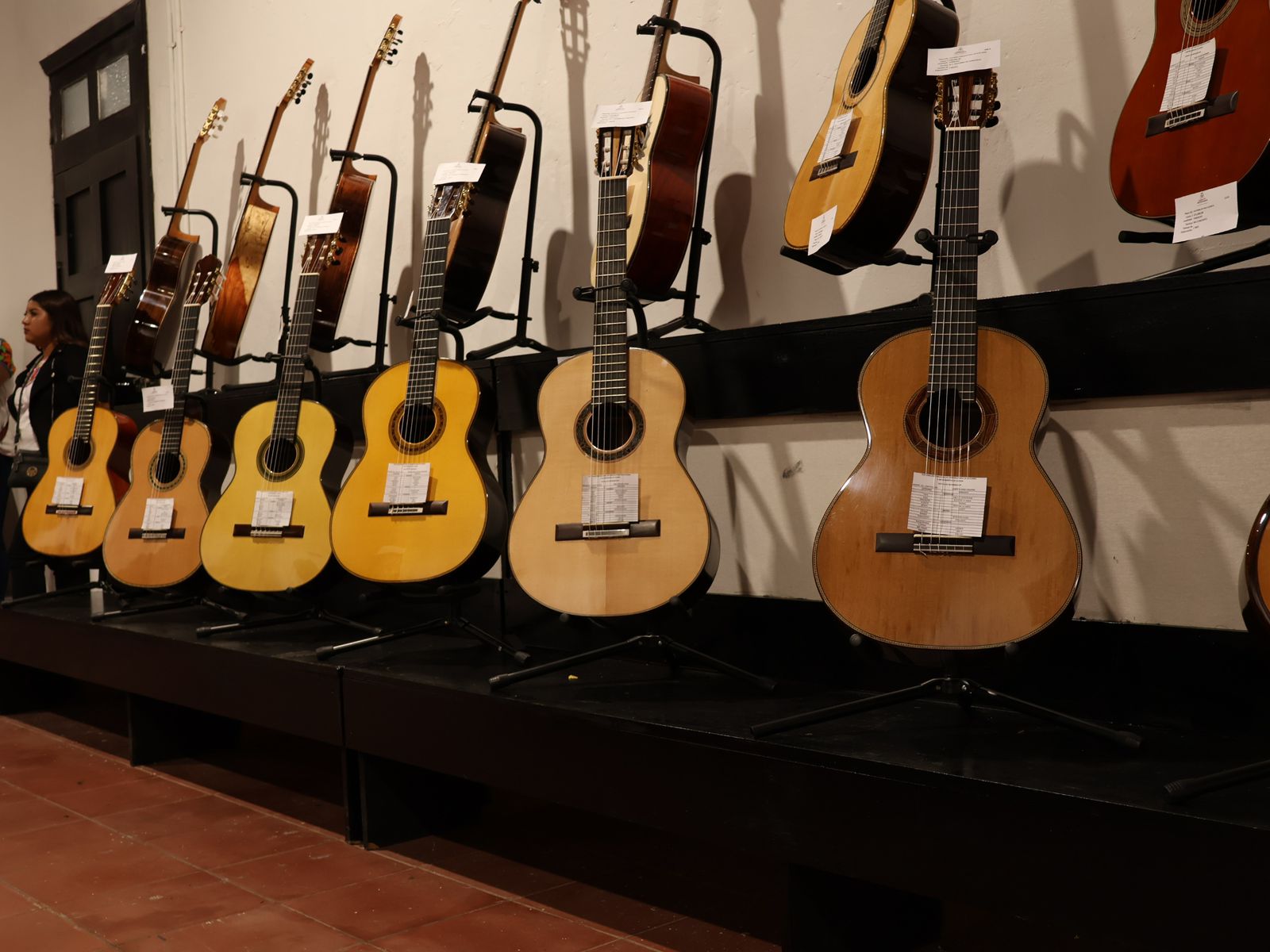 Casart respalda a productores de guitarra de Paracho con trabajo institucional Casart respalda a productores de guitarra de Paracho con trabajo institucional