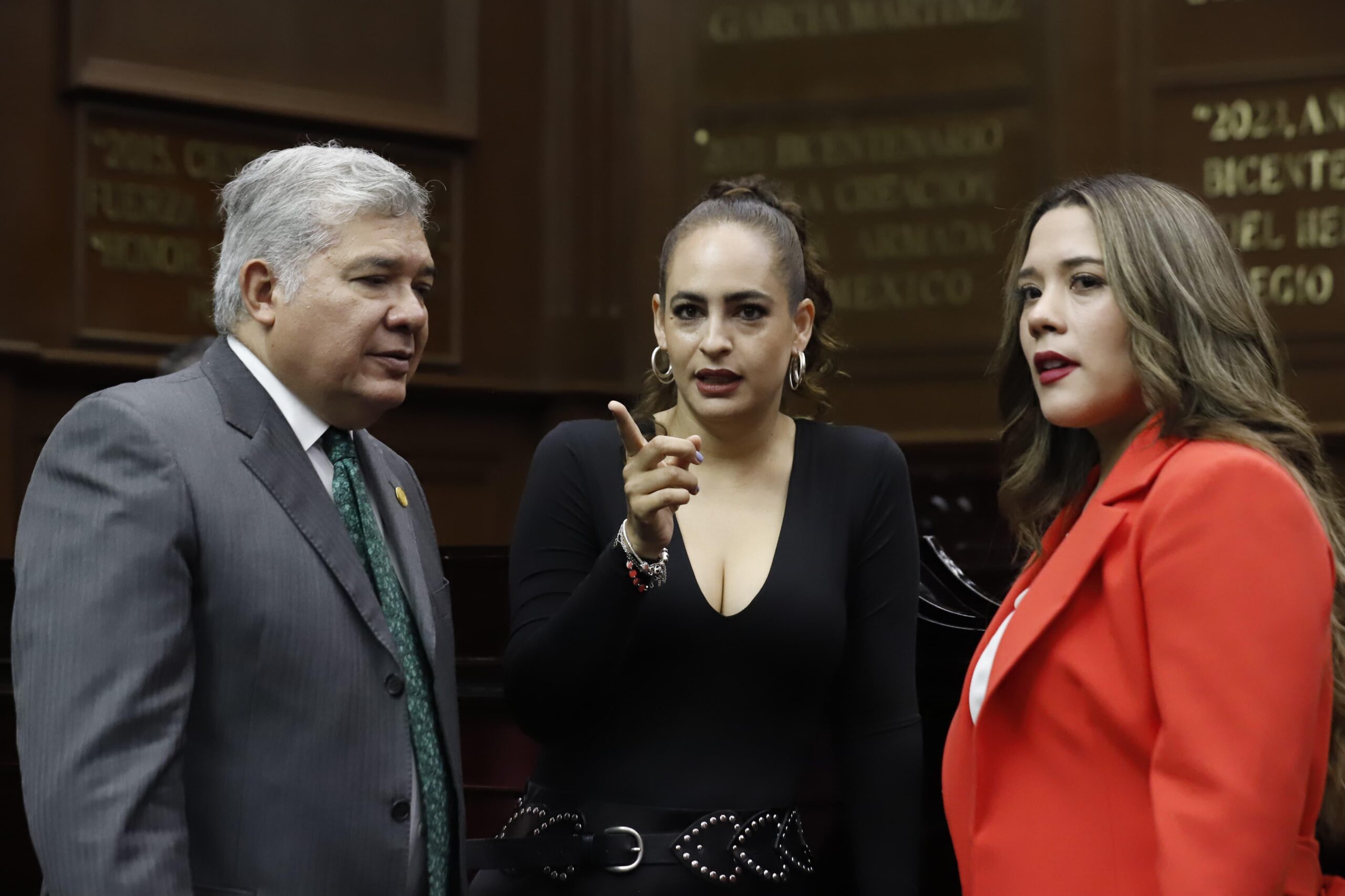 Sandra Arreola propone castigar con mayor firmeza los delitos ambientales y regular el uso del agua en Michoacán Sandra Arreola propone castigar con mayor firmeza los delitos ambientales y regular el uso del agua en Michoacán