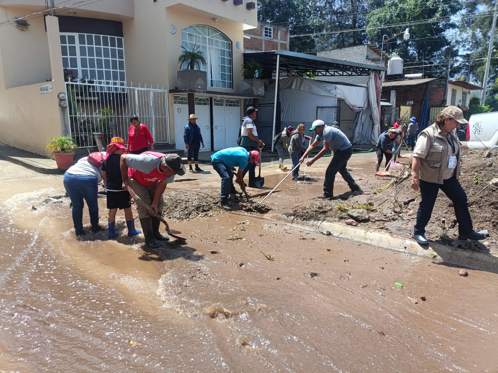 SSM despliega personal sanitario por inundaciones en Tuxpan SSM despliega personal sanitario por inundaciones en Tuxpan