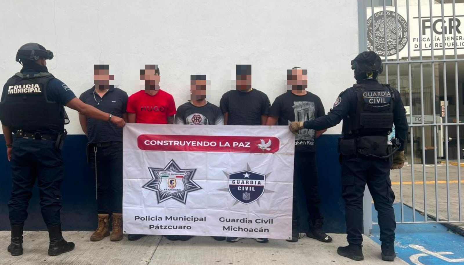 SSP detiene a 5 hombres en posesión de tres armas y droga en Salvador Escalante SSP detiene a 5 hombres en posesión de tres armas y droga en Salvador Escalante