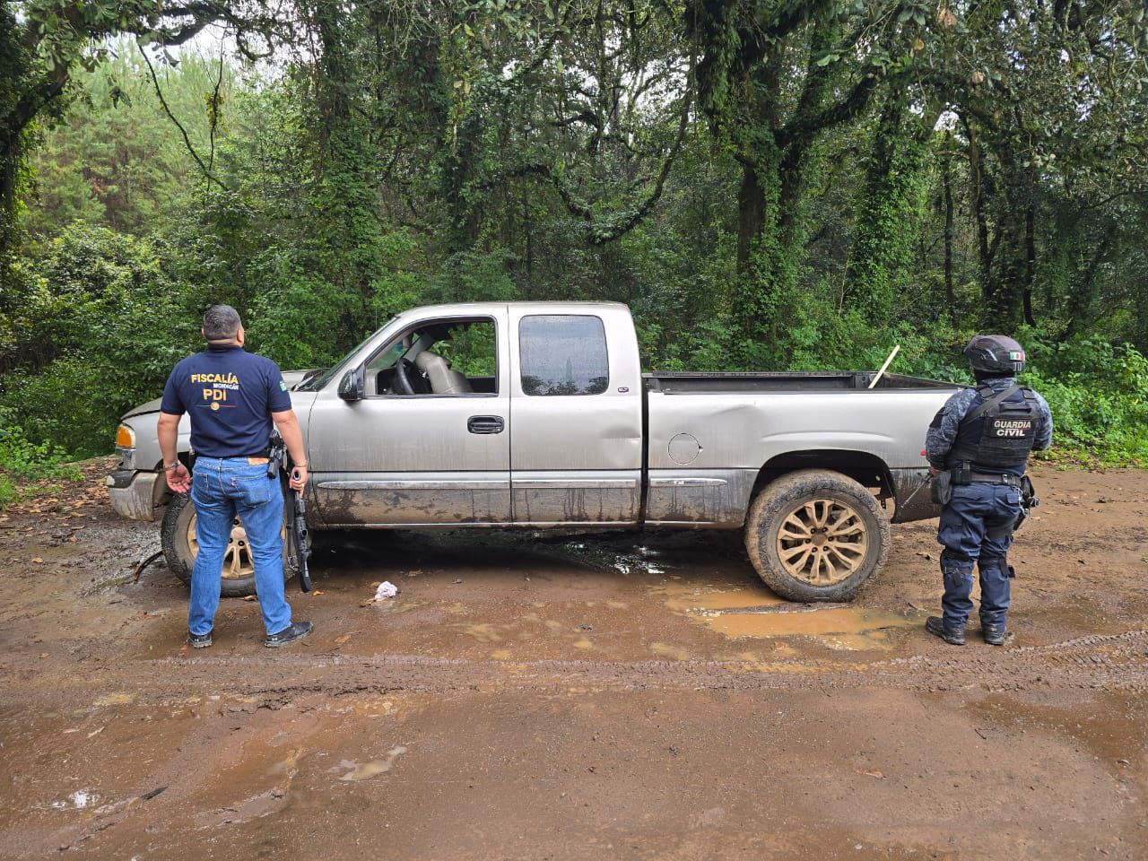 SSP y FGE aseguran 4 vehículos robados en Tingambato SSP y FGE aseguran 4 vehículos robados en Tingambato