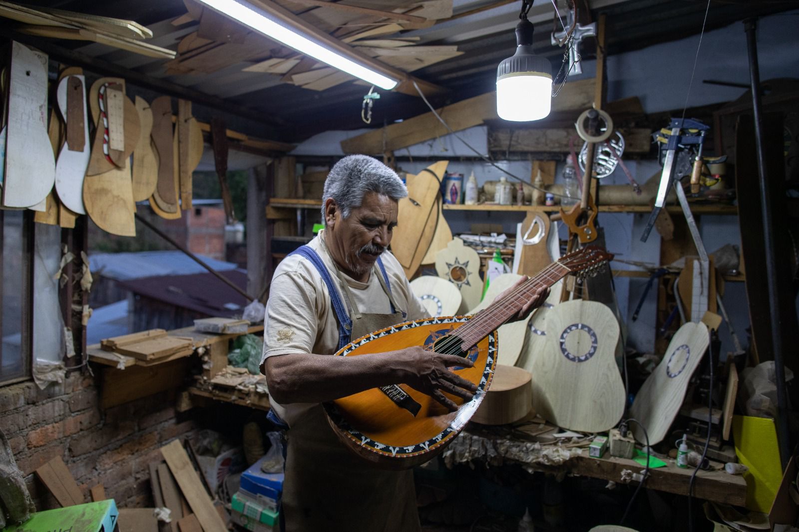 Gobierno de Michoacán avanza en la Indicación Geográfica de la guitarra de Paracho: Casart Gobierno de Michoacán avanza en la Indicación Geográfica de la guitarra de Paracho: Casart