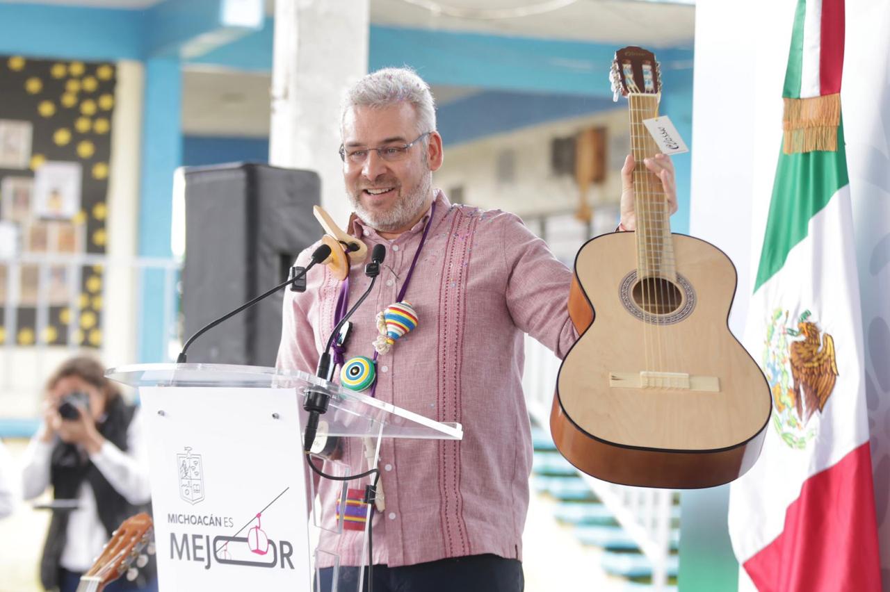 Guitarras de Paracho, instrumentos de paz que reconstruyen el tejido social: ARB Guitarras de Paracho, instrumentos de paz que reconstruyen el tejido social: ARB
