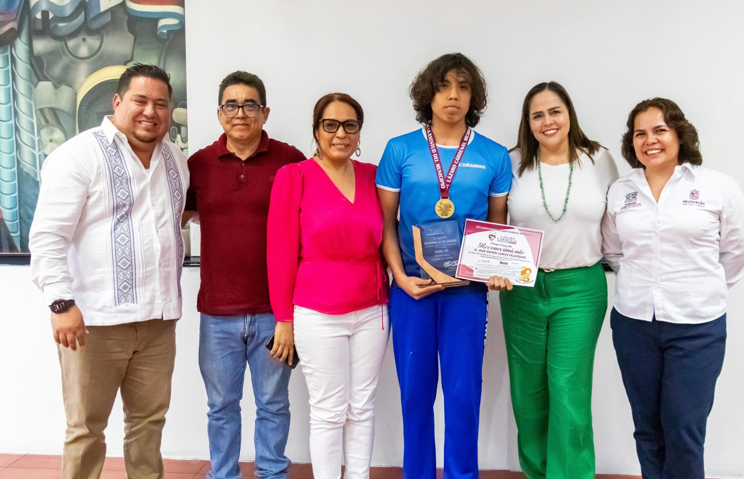 Gobierno de Lázaro Cárdenas reconoce a jóvenes destacados con “Premio Municipal a la Juventud 2025” Gobierno de Lázaro Cárdenas reconoce a jóvenes destacados con “Premio Municipal a la Juventud 2025”