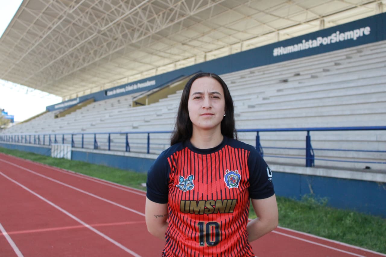 UMSNH semillero para el balompié femenil; las nicolaitas María de la Luz Quezadas y Cristina Estrella destacan en el fútbol UMSNH semillero para el balompié femenil; las nicolaitas María de la Luz Quezadas y Cristina Estrella destacan en el fútbol