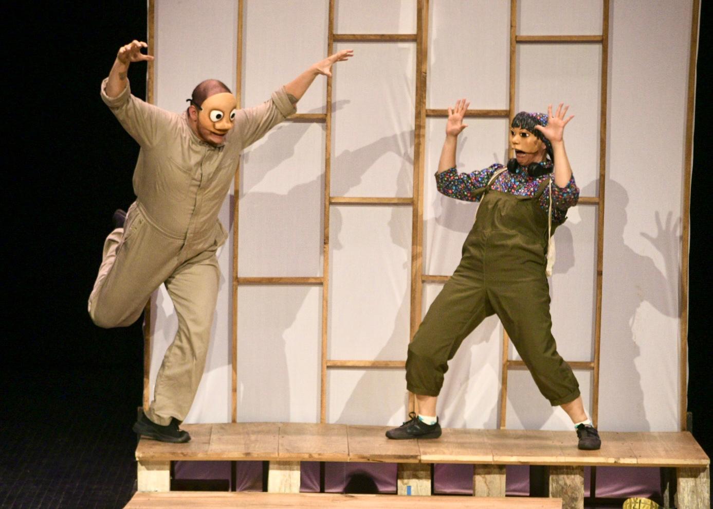 Teatro Ocampo vibró con la puesta en escena “Gravedad Cero” Teatro Ocampo vibró con la puesta en escena “Gravedad Cero”