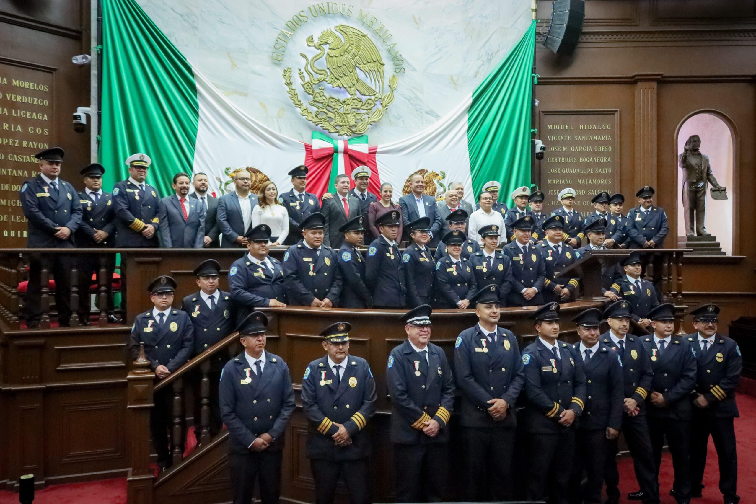 Comisión de Seguridad y Protección Civil de la 76 Legislatura reconoce a bomberos del estado Comisión de Seguridad y Protección Civil de la 76 Legislatura reconoce a bomberos del estado
