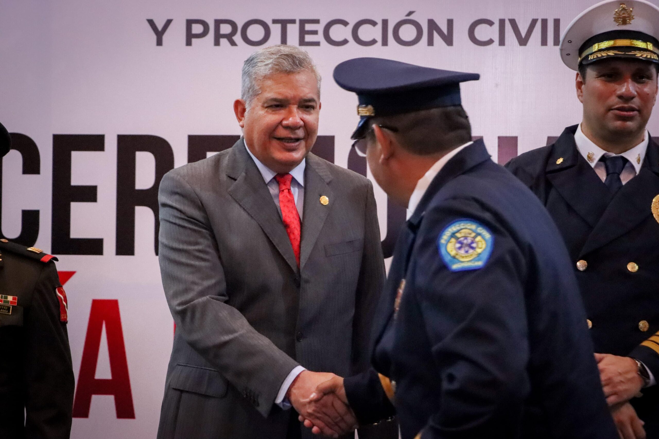 Magaña de la Mora, tras entrega de reconocimientos a bomberos en el Congreso, resalta la labor que realizan Magaña de la Mora, tras entrega de reconocimientos a bomberos en el Congreso, resalta la labor que realizan