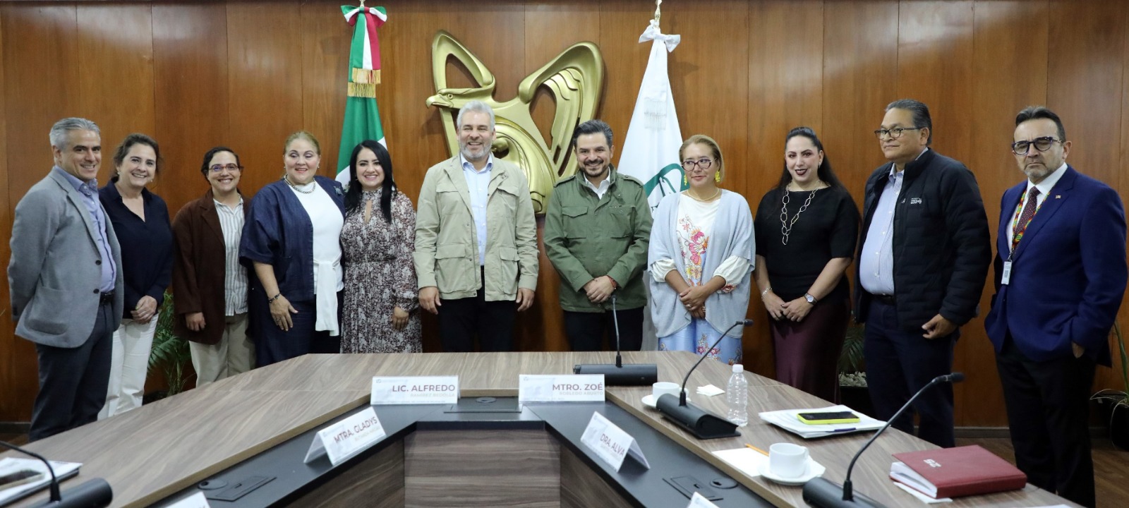 Zoé Robledo y Alfredo Ramírez Bedolla avanzan en ruta de trabajo para fortalecer al IMSS en Michoacán Zoé Robledo y Alfredo Ramírez Bedolla avanzan en ruta de trabajo para fortalecer al IMSS en Michoacán