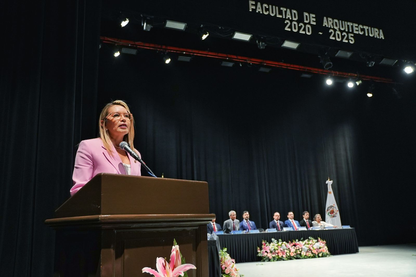 Yarabí Ávila insta a graduados de Arquitectura a defender la igualdad de oportunidades y luchar contra la discriminación de género Yarabí Ávila insta a graduados de Arquitectura a defender la igualdad de oportunidades y luchar contra la discriminación de género
