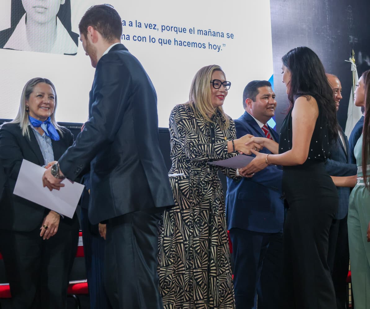 Nicolaitas reciben Reconocimiento Coparmex a la Excelencia Educativa 2025; Yarabí Ávila resalta dedicación de estudiantes Nicolaitas reciben Reconocimiento Coparmex a la Excelencia Educativa 2025; Yarabí Ávila resalta dedicación de estudiantes