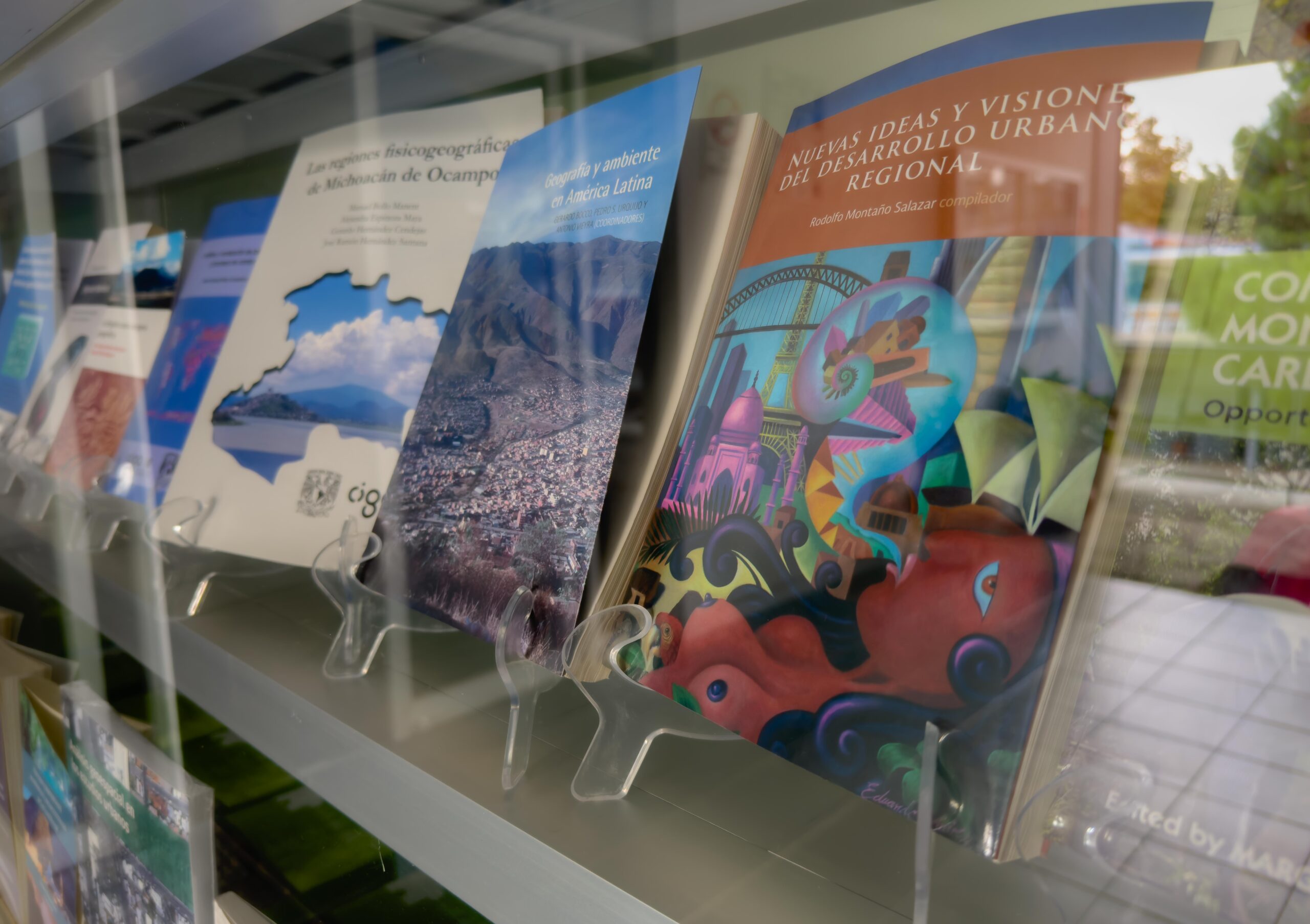 Más de cien libros sobre Geografía y Ambiente Más de cien libros sobre Geografía y Ambiente